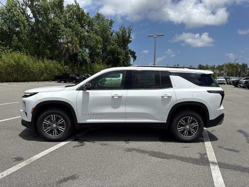 Summit White 2026 Chevrolet Traverse LT