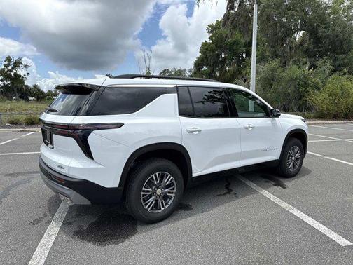 Summit White 2026 Chevrolet Traverse LT