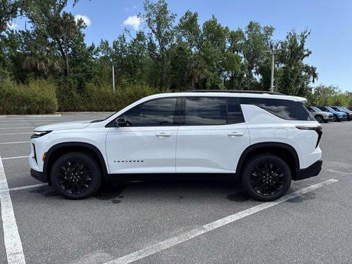 Summit White 2026 Chevrolet Traverse LT