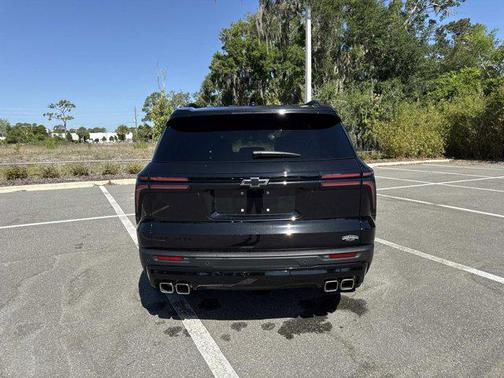Mosaic Black Metallic 2026 Chevrolet Traverse LT