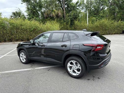 Mosaic Black Metallic 2026 Chevrolet Trax LS