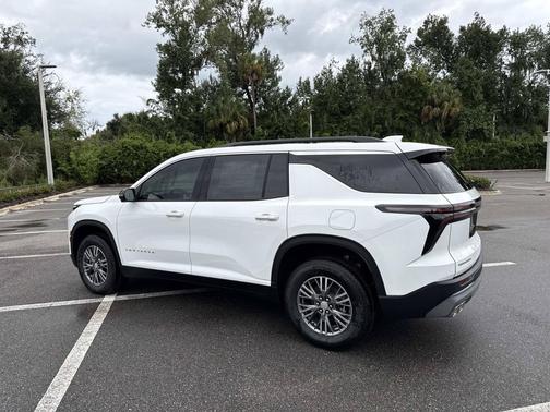 Summit White 2027 Chevrolet Traverse LT