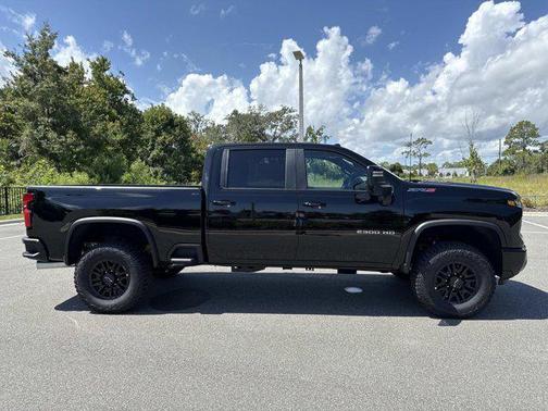 2025 Chevrolet Silverado 2500 4WD Crew Cab Standard Bed ZR2