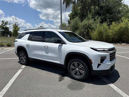 Summit White 2026 Chevrolet Traverse LT