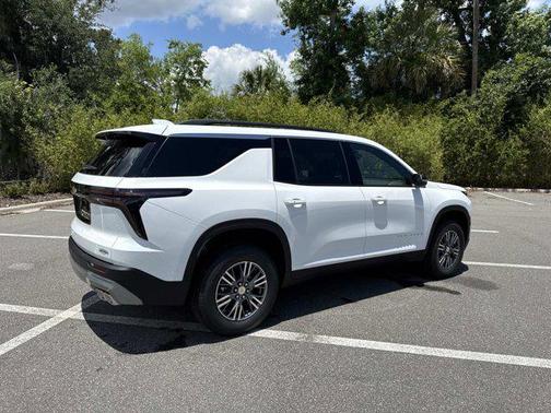 Summit White 2026 Chevrolet Traverse LT