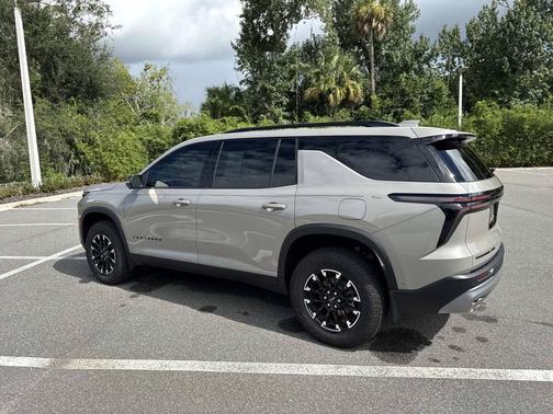 Sandstone Gray 2026 Chevrolet Traverse AWD Z71