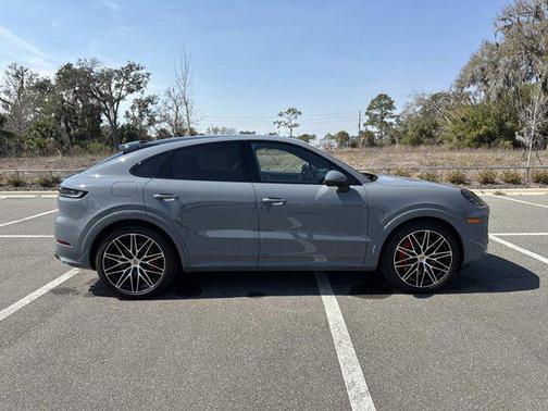 2024 Porsche Cayenne S