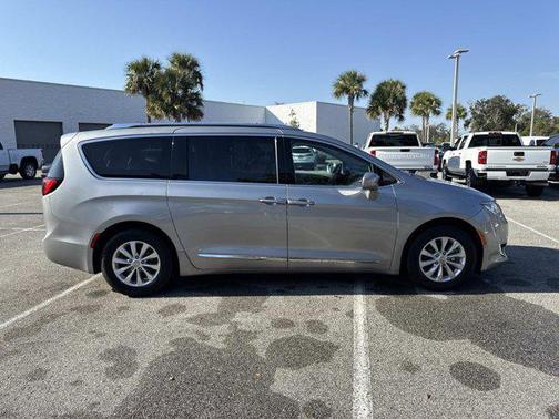 2018 Chrysler Pacifica Touring-L