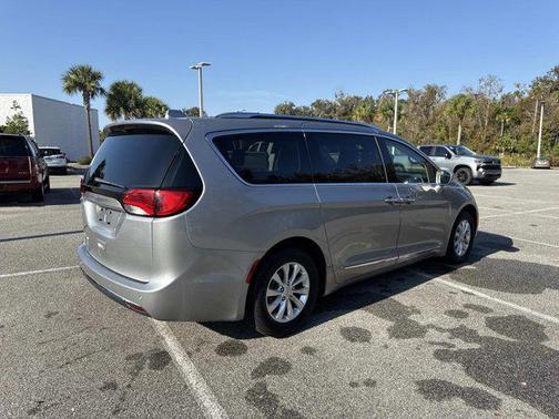 2018 Chrysler Pacifica Touring-L