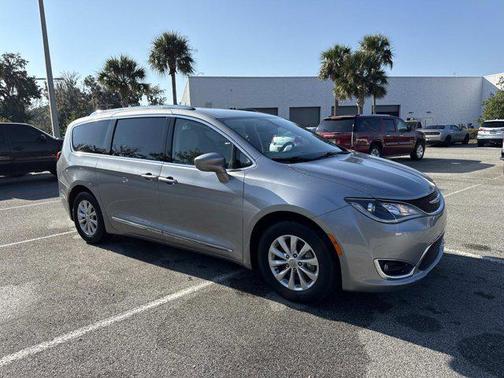 2018 Chrysler Pacifica Touring-L