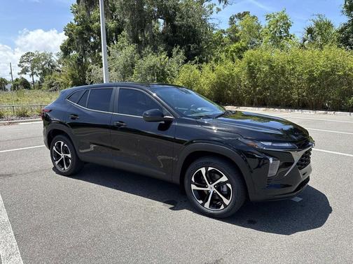 Mosaic Black Metallic 2026 Chevrolet Trax FWD 1RS