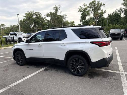 Iridescent Pearl Tricoat 2023 Chevrolet Traverse RS