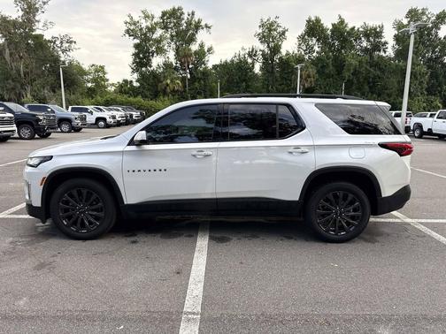 Iridescent Pearl Tricoat 2023 Chevrolet Traverse RS