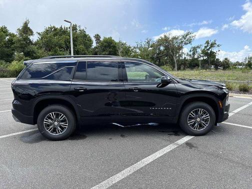 Mosaic Black Metallic 2026 Chevrolet Traverse LT