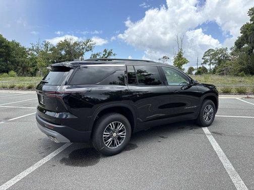 Mosaic Black Metallic 2026 Chevrolet Traverse LT