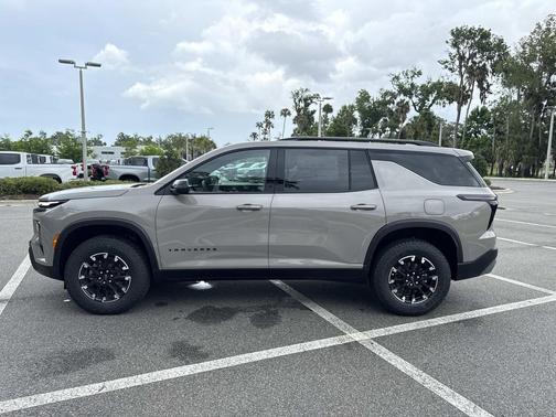 Sandstone Gray 2026 Chevrolet Traverse AWD Z71