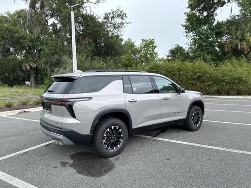 Sandstone Gray 2026 Chevrolet Traverse AWD Z71