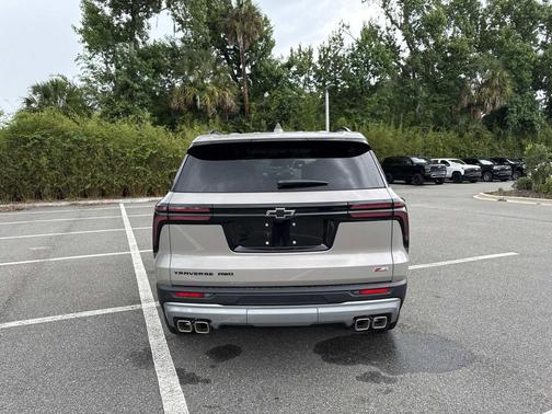 Sandstone Gray 2026 Chevrolet Traverse AWD Z71