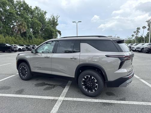 Sandstone Gray 2026 Chevrolet Traverse AWD Z71