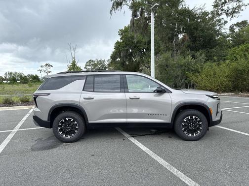 Sandstone Gray 2026 Chevrolet Traverse AWD Z71