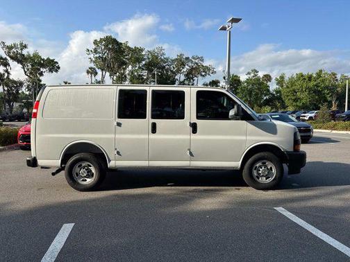 2025 Chevrolet Express 2500 RWD 2500 Regular Wheelbase WT
