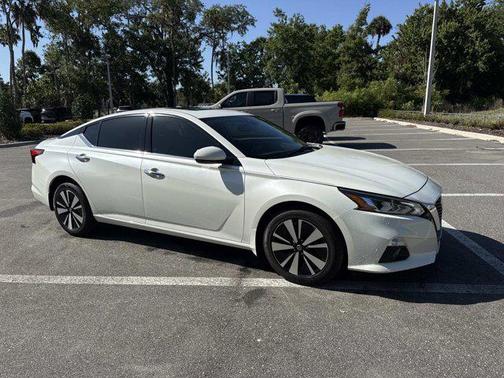 Pearl White Tricoat 2019 Nissan Altima 2.5 SL