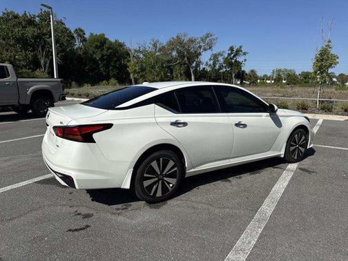 Pearl White Tricoat 2019 Nissan Altima 2.5 SL
