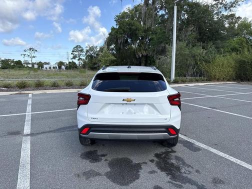 Summit White 2025 Chevrolet Trax LT