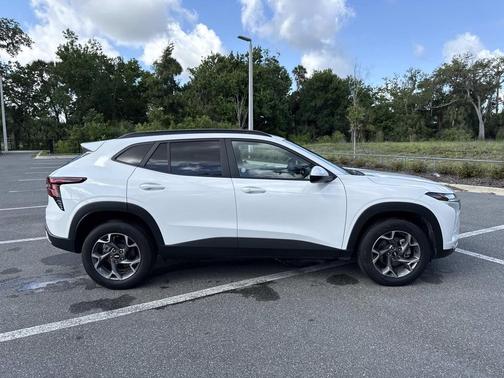 Summit White 2025 Chevrolet Trax LT