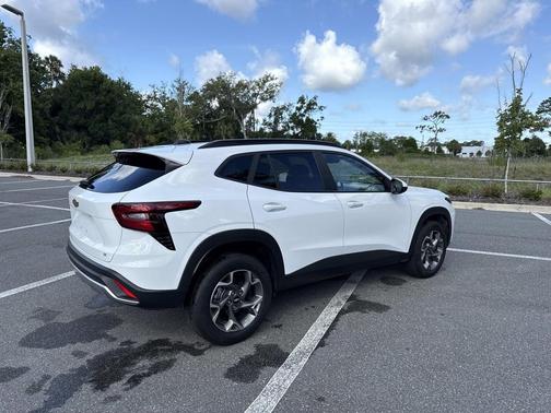 Summit White 2025 Chevrolet Trax LT