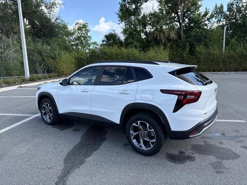 Summit White 2025 Chevrolet Trax LT