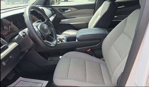 Summit White 2026 Chevrolet Traverse LT