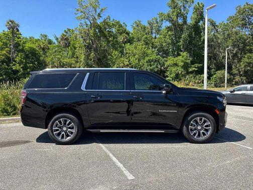 2024 Chevrolet Suburban LT
