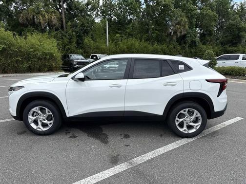 Summit White 2026 Chevrolet Trax LS