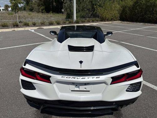 White Pearl Metallic Tricoat 2023 Chevrolet Corvette Stingray w/3LT
