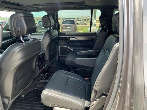 2023 Jeep Wagoneer Series II