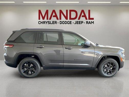 2025 Jeep Grand Cherokee Laredo