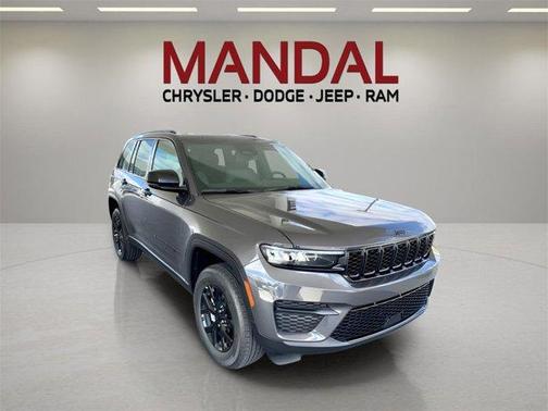 2025 Jeep Grand Cherokee Laredo