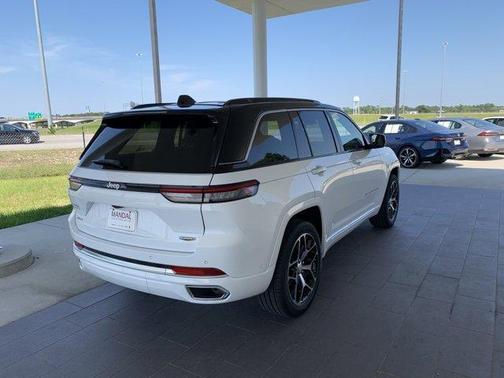 2025 Jeep Grand Cherokee Summit