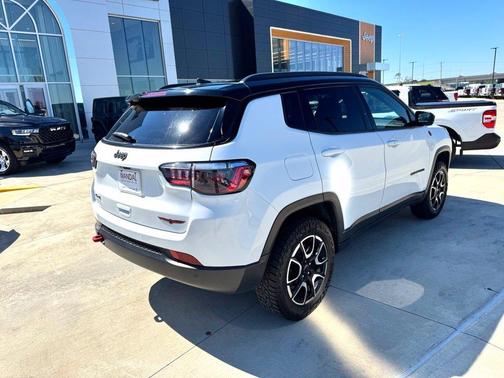 Bright White Clearcoat 2025 Jeep Compass Trailhawk