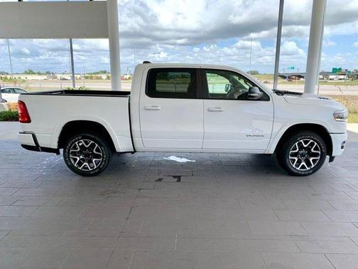 Bright White Clearcoat 2025 RAM 1500 Laramie
