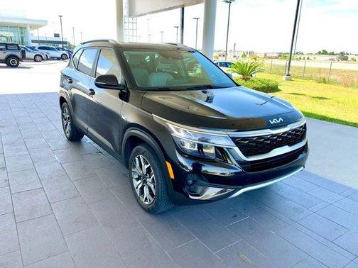 Cherry Black 2023 Kia Seltos EX