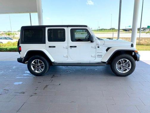 Bright White Clearcoat 2020 Jeep Wrangler Unlimited Sahara