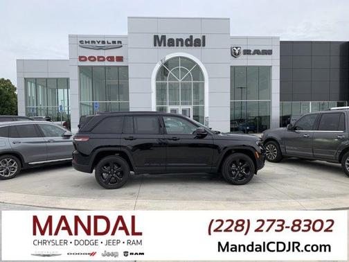 2025 Jeep Grand Cherokee Laredo