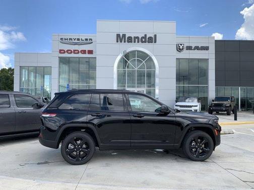 2025 Jeep Grand Cherokee Laredo