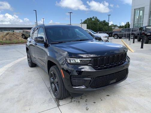 2025 Jeep Grand Cherokee Laredo