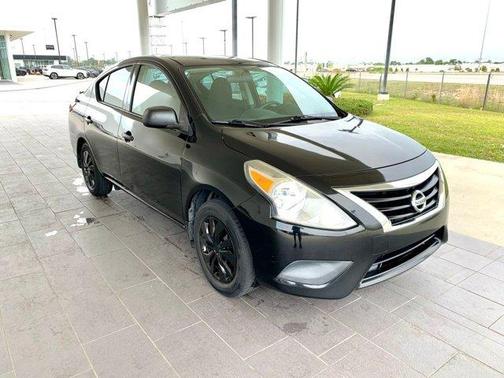 Super Black 2015 Nissan Versa 1.6 S+