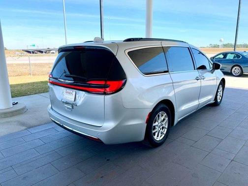2022 Chrysler Pacifica Touring-L