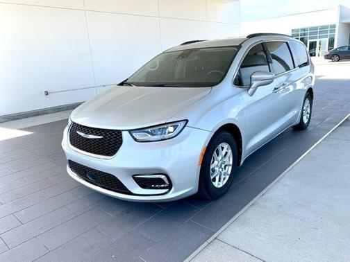 2022 Chrysler Pacifica Touring-L