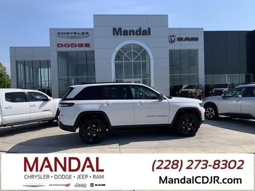 2025 Jeep Grand Cherokee Laredo